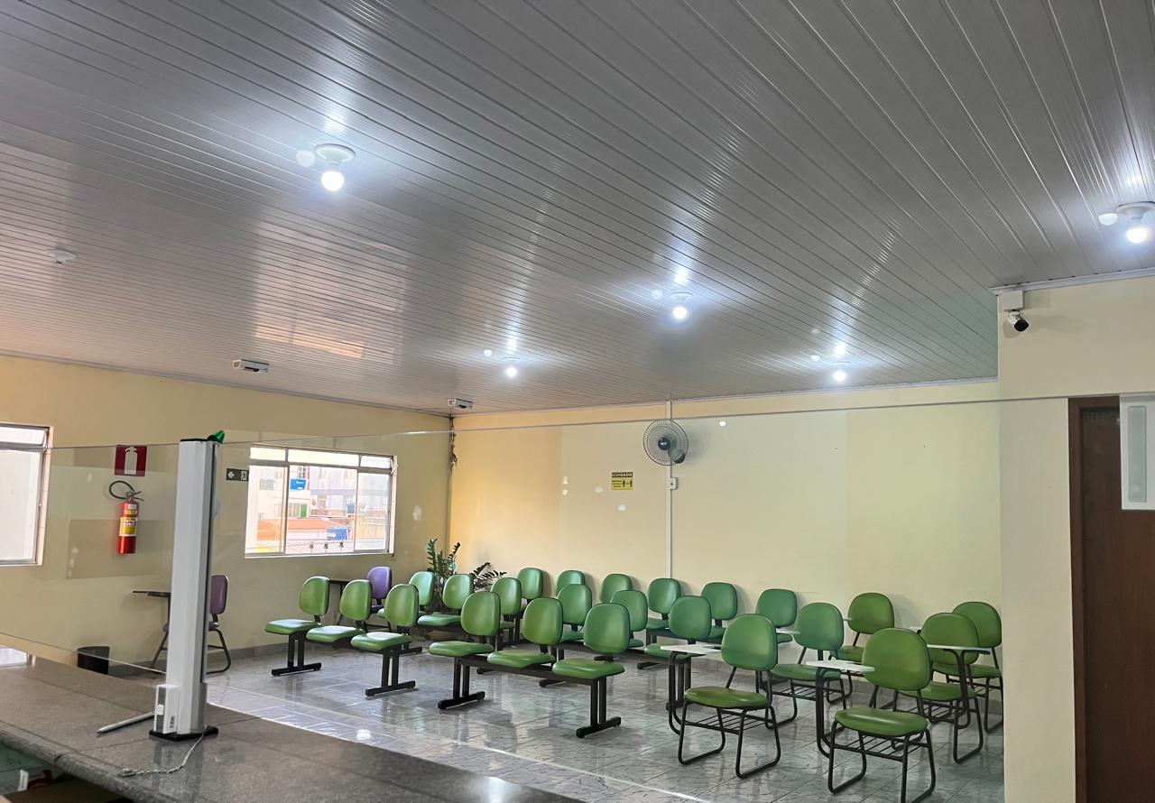 Recepção e sala de espera da clínica Innovar